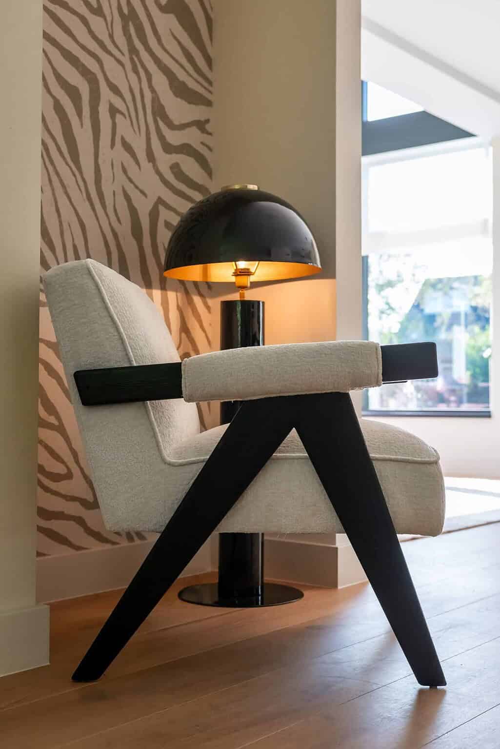 Moderne lounge stoel met bijzettafel