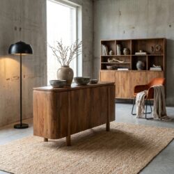 Salano 170 cm kast in natuurlijk hout met afgeronde details en poten