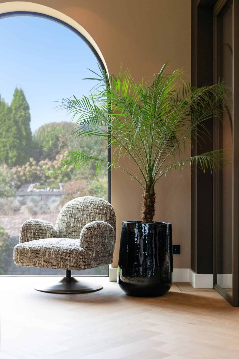 Afbeelding van de rug van lounge stoel Kagney met kussens