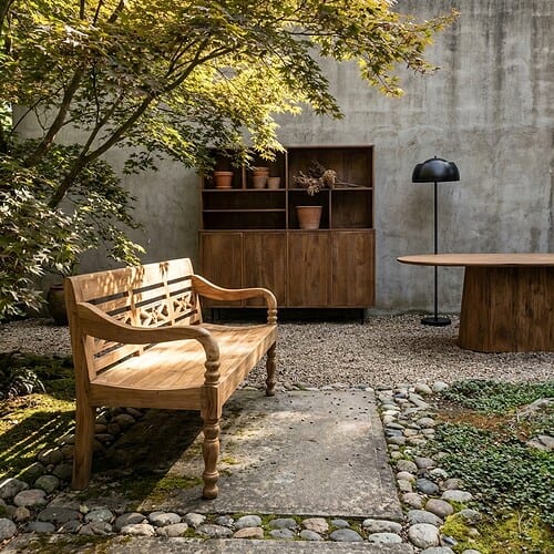 Gartenbank „Stations“ aus naturbelassenem Teakholz von Livingfurn