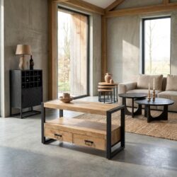 Tv meubel Britt, mangohout, lichte finish, zwarte handgrepen en frame