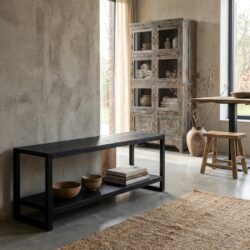 Britt Zwart TV-meubel met minimalistisch design van mangohout en staal