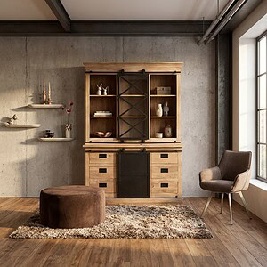 Vitrinekast Fresno, mangohout, lichte finish, zwarte details, moderne woonkamer