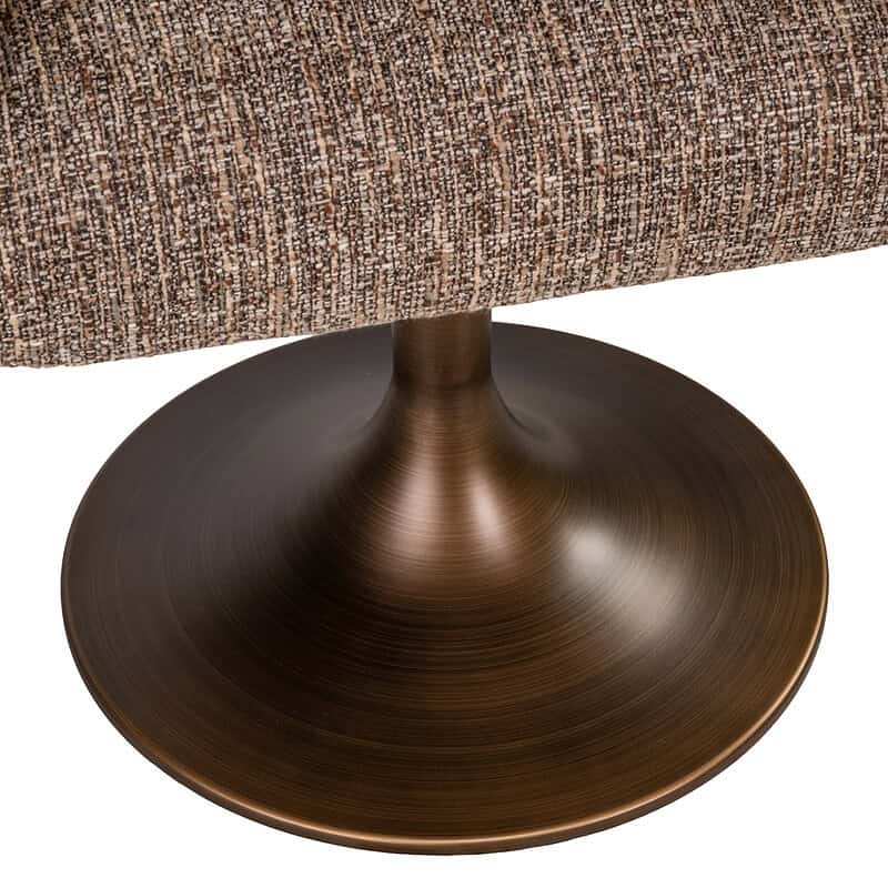 Close-up van de onderkant van de Aldo eetkamerstoel met bruine tweedestof en draaibare metalen voet, perfect voor een stijlvolle eetkamer.
