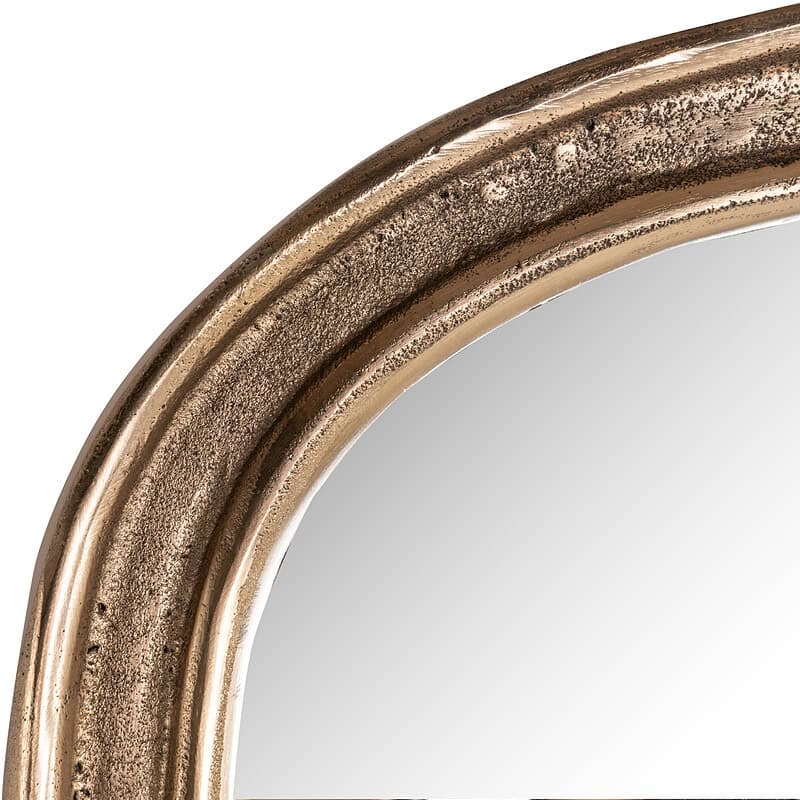 Elegante gouden spiegel met antieke afwerking, perfect voor een stijlvolle en luxe interieurdecoratie. Geschikt voor woonkamer, slaapkamer of hal.