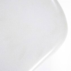 Elegante weiße Keramikvase, perfekt für Deko und Blumen, mit glatter Oberfläche und modernem Look.