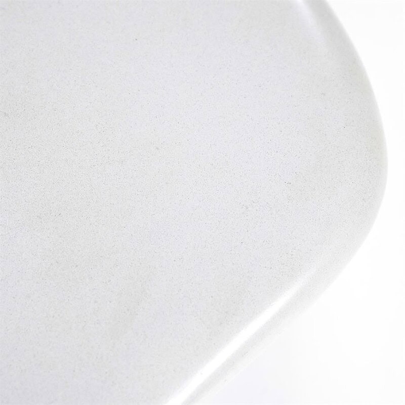 Elegante weiße Keramikvase, perfekt für Deko und Blumen, mit glatter Oberfläche und modernem Look.