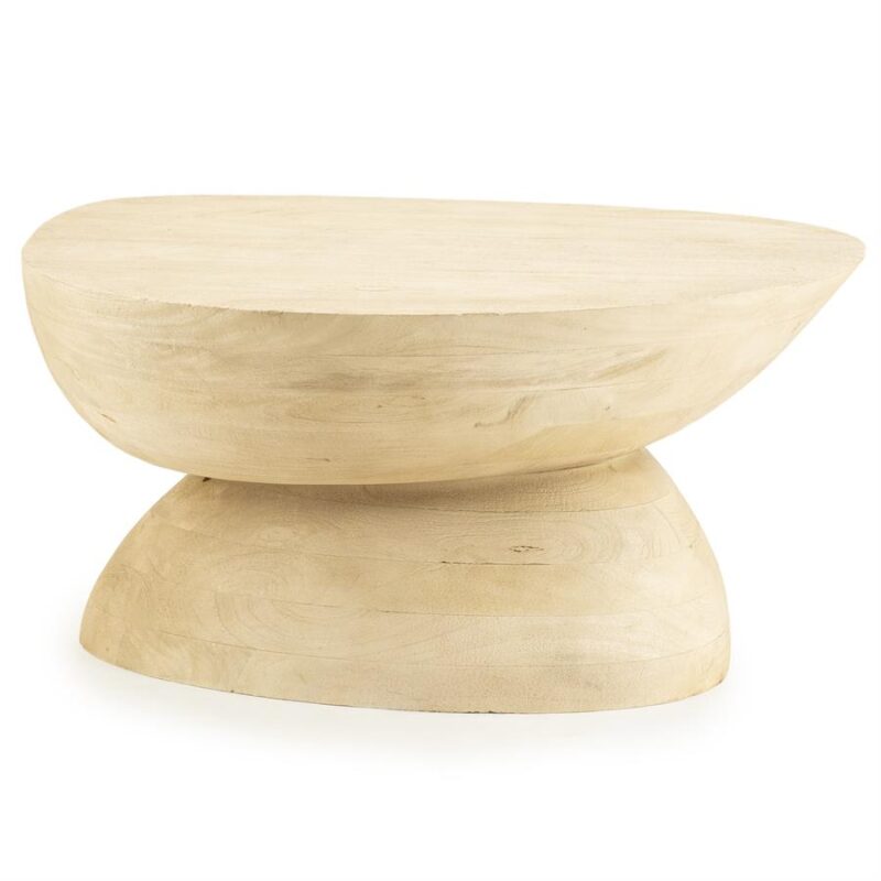 Detailansicht der lackierten Oberfläche des Cobble-Couchtischs aus naturbelassenem Mangoholz