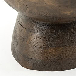 Detail eines Holzmöbels im rustikalen Stil, gefertigt aus Massivholz mit sichtbarer Maserung und natürlicher Struktur – perfekt für einen gemütlichen Einrichtungsstil.