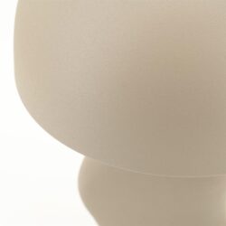 Aizu designlamp taupe van dichtbij met zichtbare ijzeren textuur