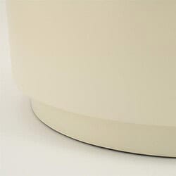 Ein schlichtes, modernes Möbelstück mit abgerundeten Ecken in einer hellen, neutralen Farbe – perfekt für einen zeitgemäßen Einrichtungsstil.