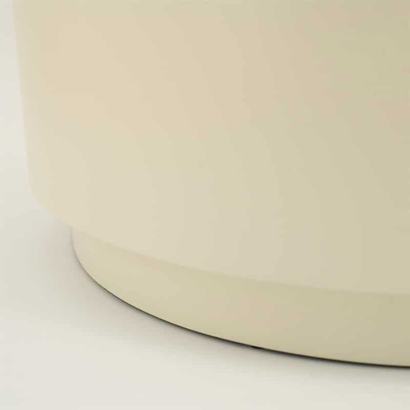 Ein schlichtes, modernes Möbelstück mit abgerundeten Ecken in einer hellen, neutralen Farbe – perfekt für einen zeitgemäßen Einrichtungsstil.