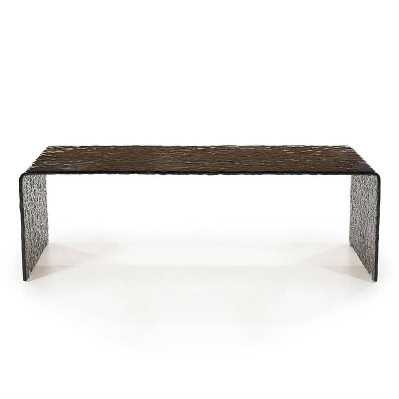 Moderne Holzbank mit Metallbeinen, für drinnen und draußen geeignet, minimalistisches Design, nachhaltige Materialien, in Schwarz und Grau.