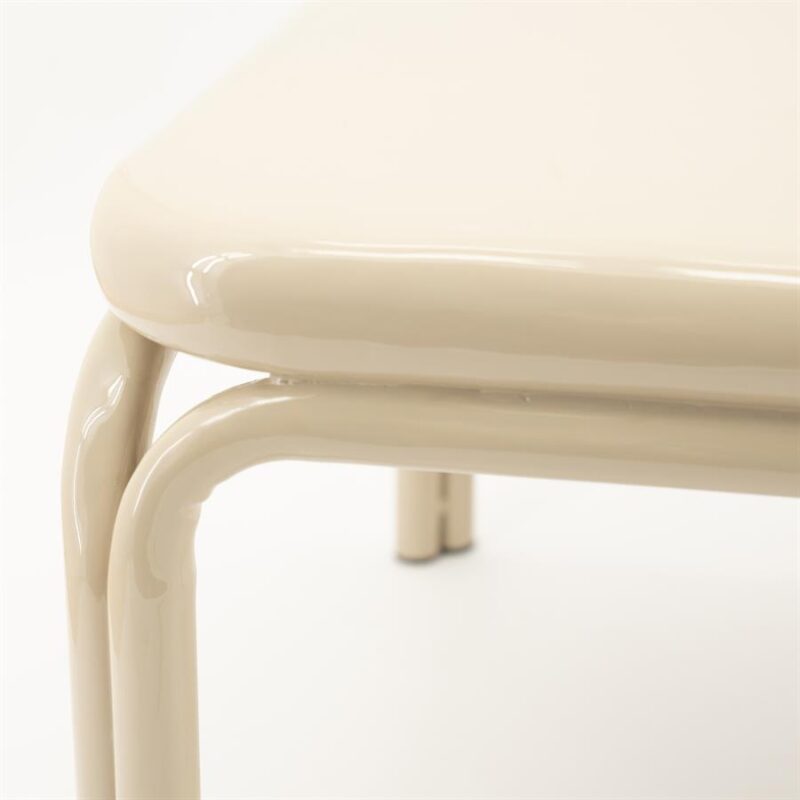 Beige salontafel Zilo in modern interieur met industriële uitstraling