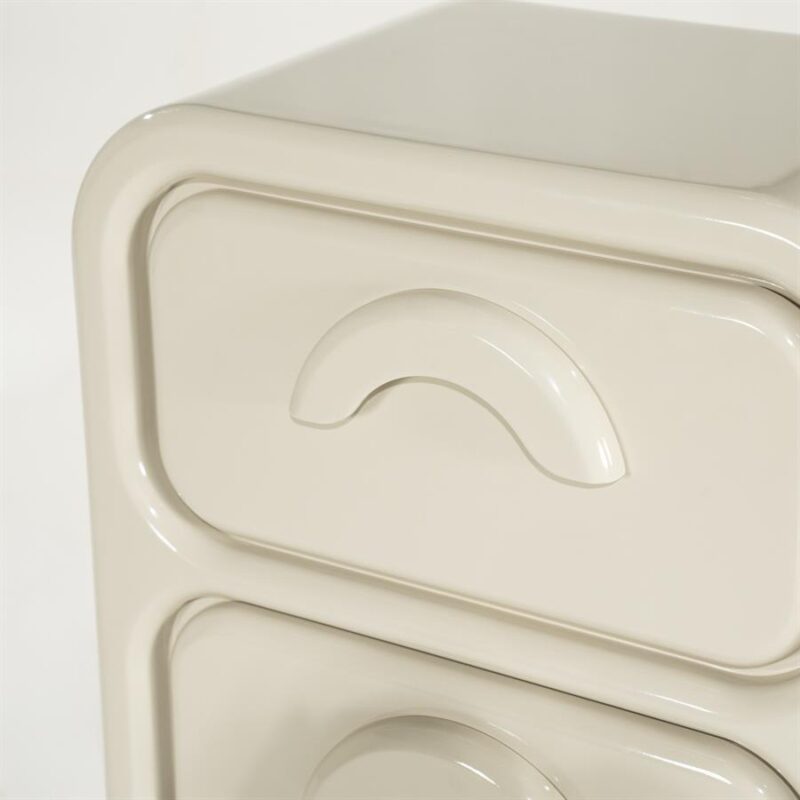 Cabinet Gubby large beige in modern interieur met stijlvolle high gloss look