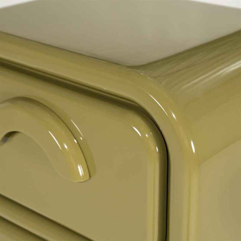 Close-up van de textuur en groene high gloss lak op Gubby large kast
