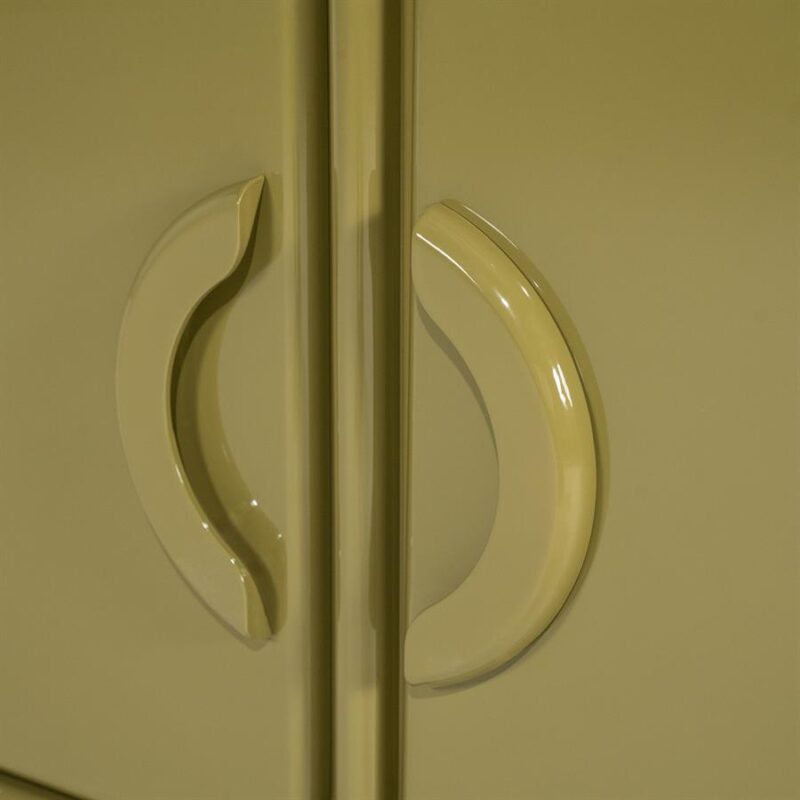 Groene dresser Gubby geopend met zicht op opbergruimte en lades