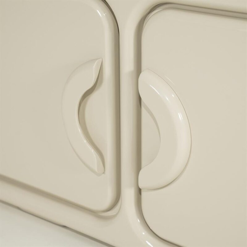 Achterkant beige TV meubel Gubby met kabeldoorvoer en MDF afwerking