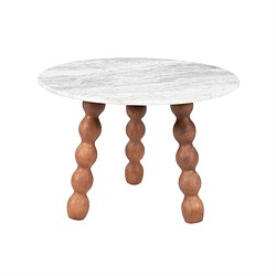 Beistelltisch aus Holz mit runder Marmorplatte und gedrechselten Holzbeinen, perfekt für moderne und rustikale Einrichtungen.