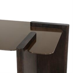 Salontafel Voro in bruin mangohout gefotografeerd vanuit zijaanzicht