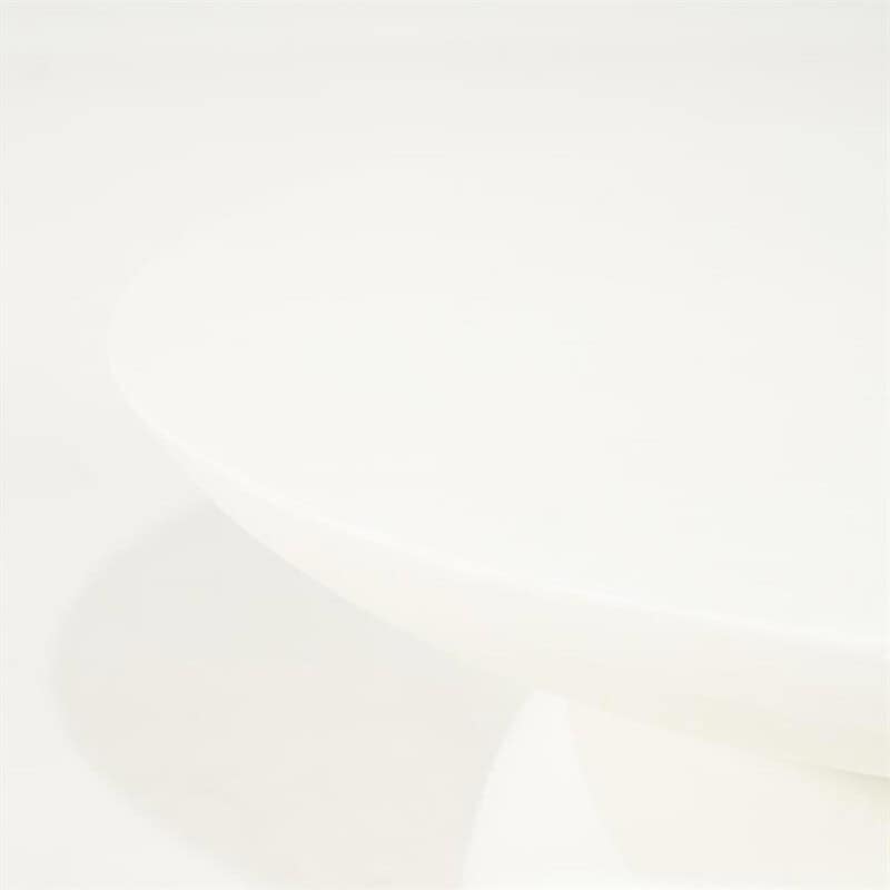 Schlichter weißer Tisch von Mokana Möbel, perfekt für moderne Einrichtungen und Esszimmer. Hochwertige Verarbeitung und minimalistisches Design für einen stilvollen Look.