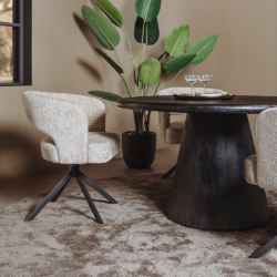 Mura armstoel in beige in een eetkamerinterieur, 360° draaibaar