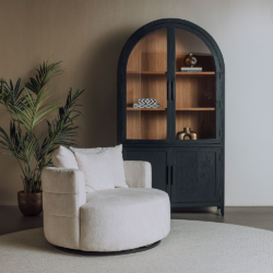 Detail van de armleuning van Bolza fauteuil Trenza 6 ivory