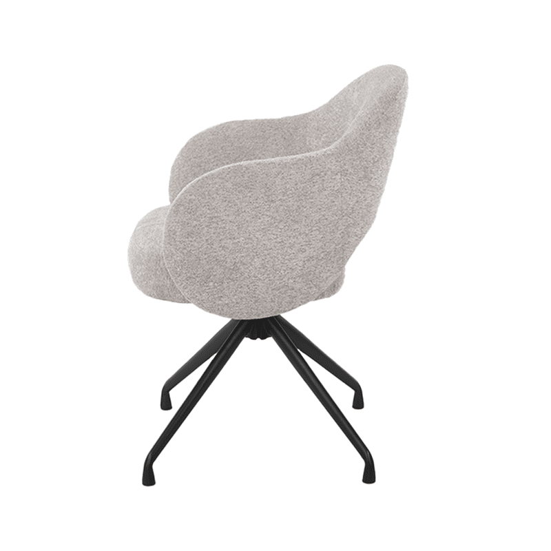 Moderne beige zitstoel met comfortabele bekleding en zwarte metalen poten, perfect voor een stijlvolle woonkamer of kantoorruimte.