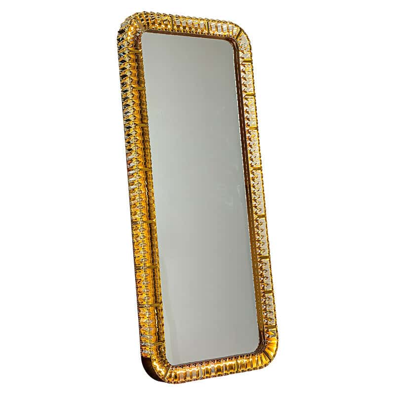 Luxe gouden spiegel met elegante rand, perfect voor stijlvolle interieurdecoratie en luxe slaapkamers. Een opvallend accessoire dat elke ruimte een chique uitstraling geeft.