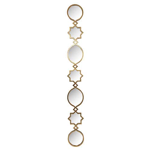 Een elegante spiegel met een gouden frame, perfect voor een stijlvolle inrichting. Deze decoratieve spiegel voegt een luxe uitstraling toe aan elke ruimte.
