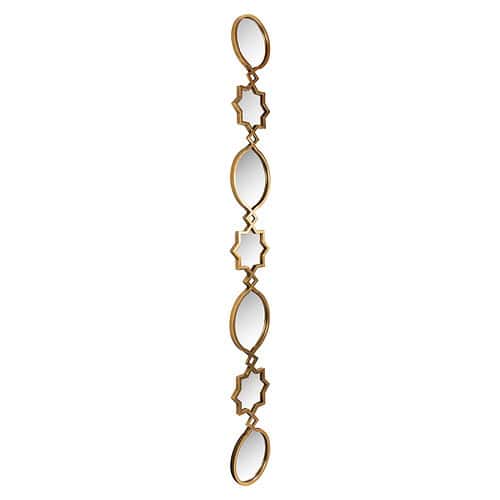 Een elegante spiegel met een gouden frame en een uniek ontwerp, perfect voor een stijlvolle interieurdecoratie.