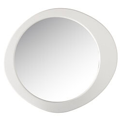 Ronde witte wandspiegel van Mokana, perfect voor moderne interieurs en badkamerdecoratie.