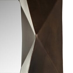 Close-up van een modern metalen tafelonderdeel, benadrukt de strakke lijnen en hoogwaardige afwerking, perfect voor op maat gemaakte meubelontwerpen.