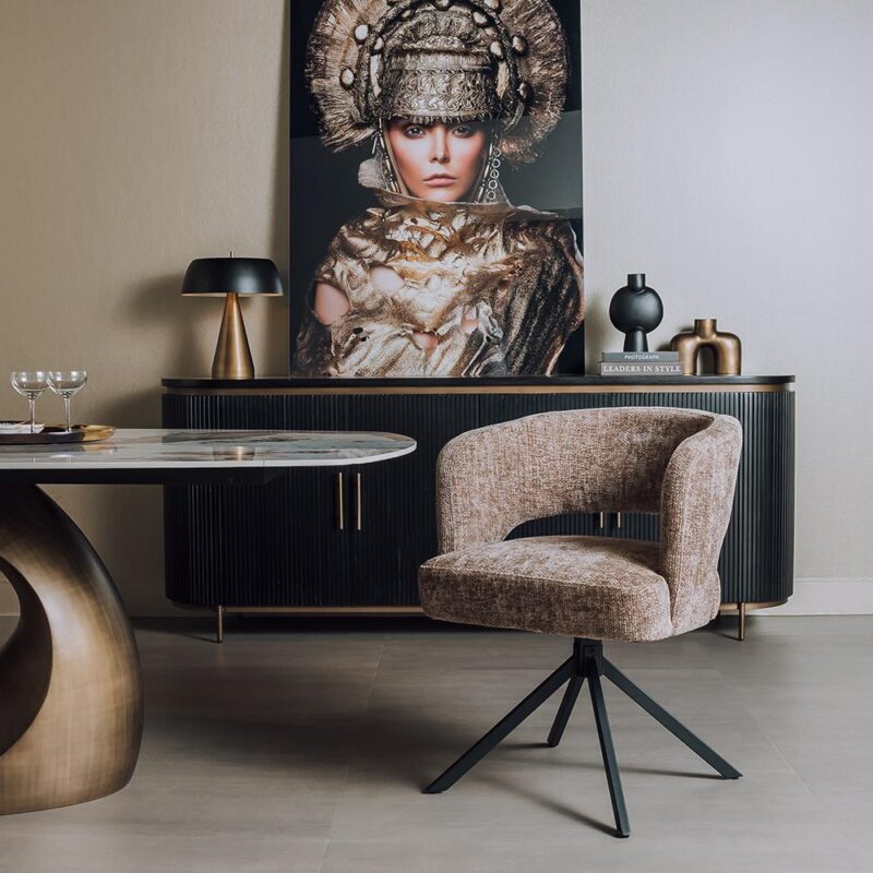 Mura armstoel met armleuning in cappuccino kleur van fabric Haga 39