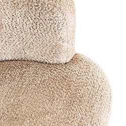 Dichtbijbeeld van een beige, zachte en comfortabele eetkamerstoel Cheyenne met draaifunctie, perfect voor een stijlvolle en gezellige eetkamer.