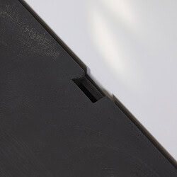 Close-up van het zwevende tv meubel Vision in zwart mangohout, 280 cm breed, met een moderne uitstraling en strakke afwerking.