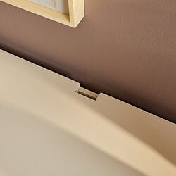 Modern zwevend tv meubel in zandkleur met mangohouten afwerking, 280 cm breed, perfect voor een strakke en functionele woonkameropstelling.