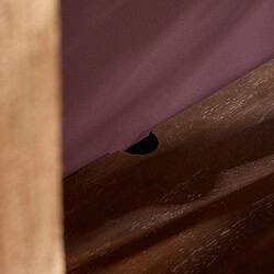 Zwevend tv meubel in bruin mangohout, 160 cm breed, met een modern en strak ontwerp, perfect voor een eigentijdse woonkamer.