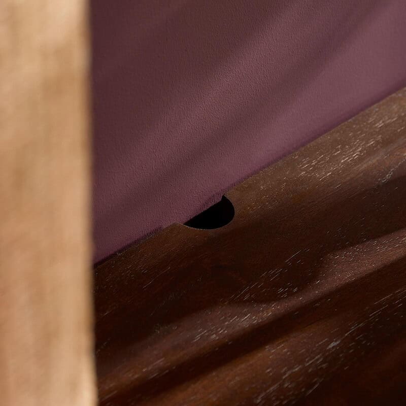 Modern zwevend tv meubel in bruin mangohout, 240 cm breed, perfect voor een eigentijdse woonkamer.