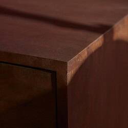 Close-up van het zwevende tv meubel Vision in bruin mangohout, met een focus op de houtstructuur en afwerking. Perfect voor een moderne woonkamer met een warme uitstraling.