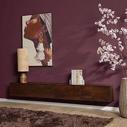 Zwevend tv meubel in bruin mangohout, 240 cm breed, met een modern en minimalistisch ontwerp, perfect voor een eigentijdse woonkamer.