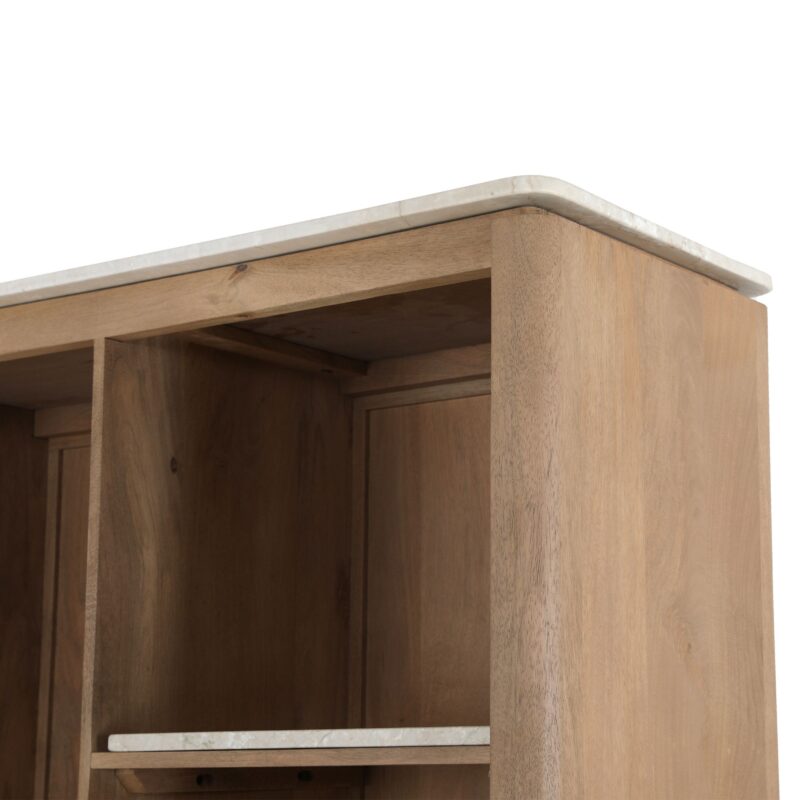 Marmeren bovenblad beige op Dallas vakkenkast XL in warm interieur