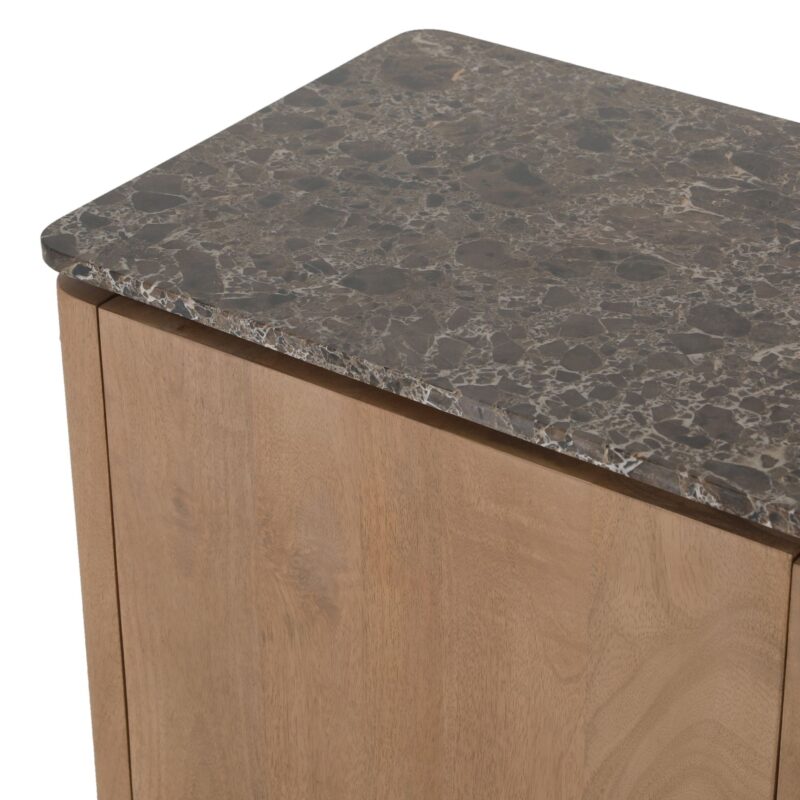 Detail bruine marmeren textuur bovenblad Dallas dressoir warm en chique