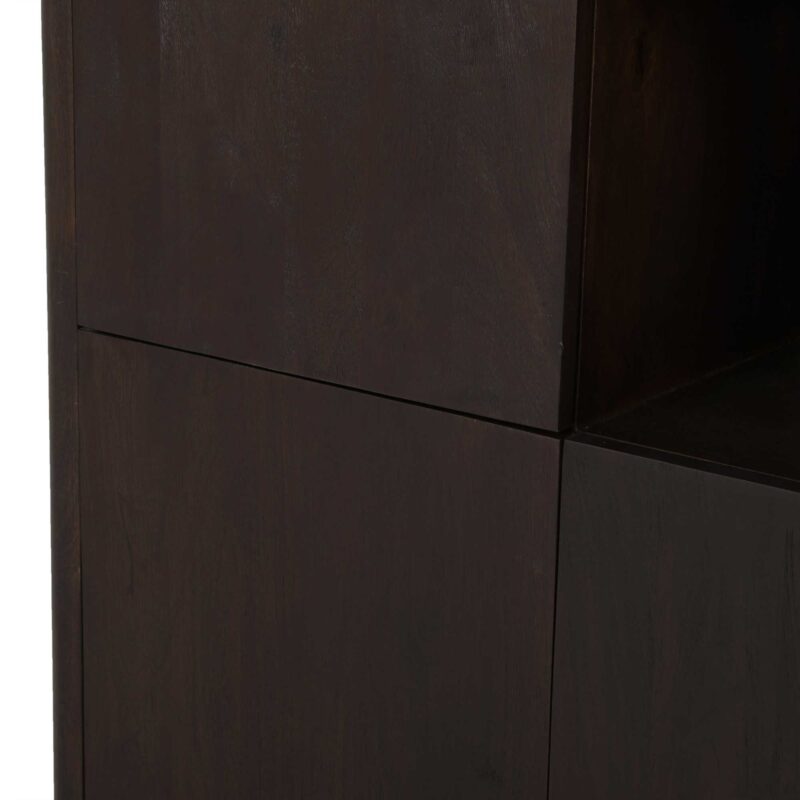 Bovenkant detail van de bruine manghouten vakkenkast XL Dallas 200 cm hoog