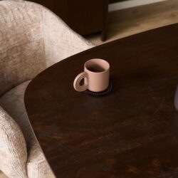 Eettafel Madison Brown vanuit een andere hoek