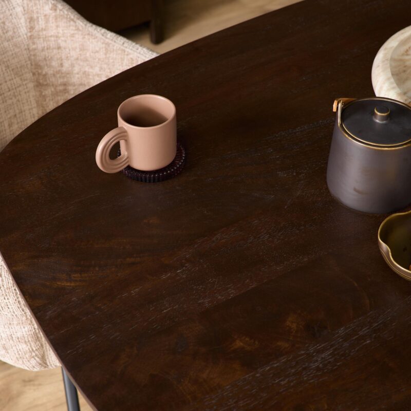 Textuur van het Deens ovaal tafelblad van de Eettafel Madison Brown