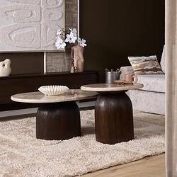 Moderne bijzettafels van Mokana met natuurlijke houten afwerking, ideaal voor een stijlvolle woonkamer. Perfect voor het plaatsen van decoraties, drankjes of boeken.