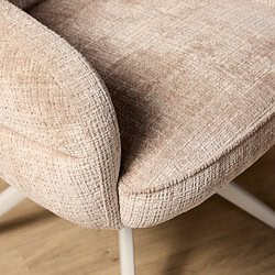 Comfortabele draaibare eetkamerstoel Bella in beige stof met zandkleurige poten, perfect voor een stijlvolle en praktische eetkamer.