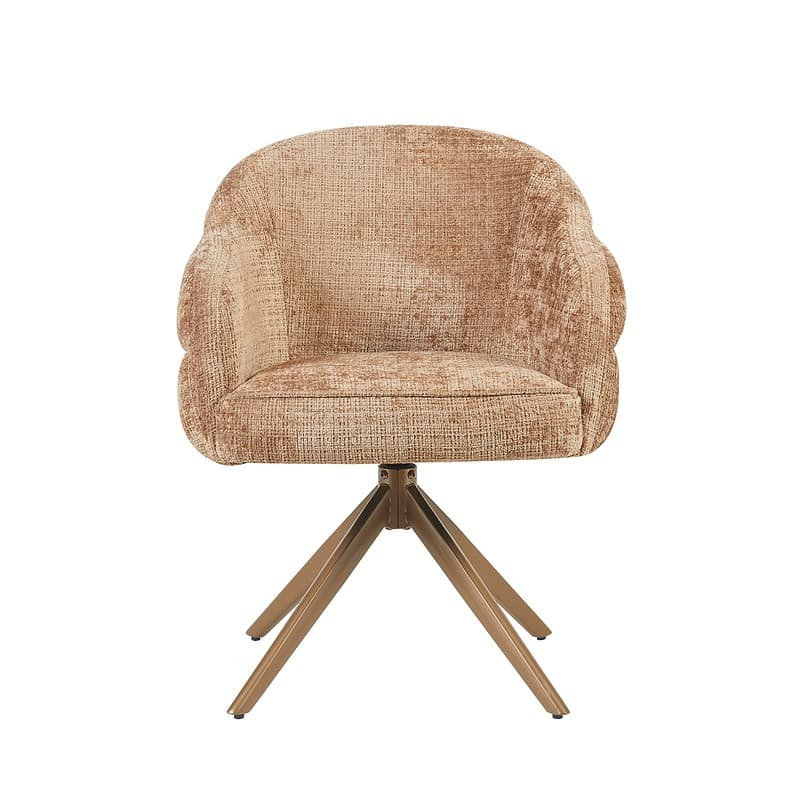 Comfortabele eetkamerstoel Bella met armleuningen in Cinnamon stof en bronzen poten, perfect voor een stijlvolle eetkamer.