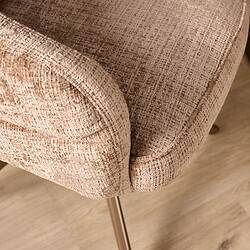 Comfortabele Eetkamerstoel Bella in Cinnamon stof met bronzen poten en armleuning, perfect voor een stijlvolle eetkamer.